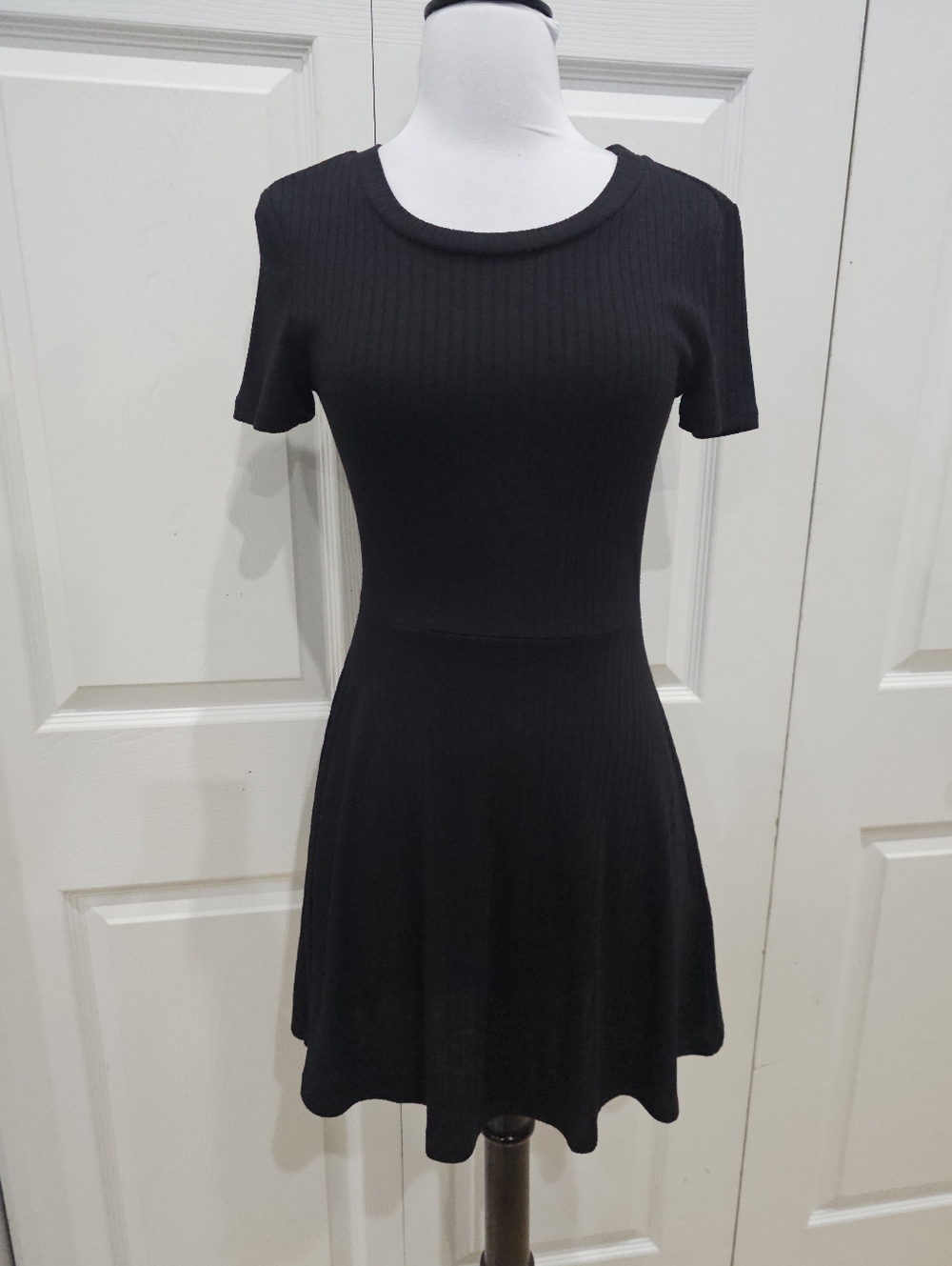 Forever 21 Basic Knit Ribbed Little Black Skater Casual Short Sleeve Mini Dress